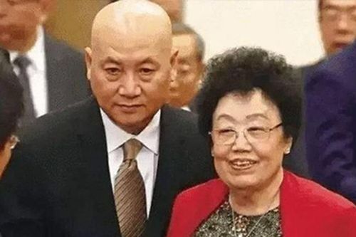 'Đường Tăng' Trì Trọng Thụy và bà xã tỷ phú vướng tin đồn rạn nứt hôn nhân