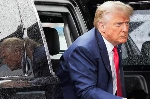 Ảnh lưu hồ sơ nhà tù giúp ông Trump đạt kỷ lục về số tiền quyên góp cho tranh cử