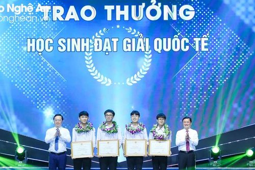 Nghệ An tuyên dương 151 học sinh đạt giải quốc tế, quốc gia, điểm cao tại Kỳ thi tốt nghiệp THPT năm 2023