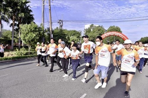 Giải chạy marathon gây quỹ cho Chương trình 'Lễ cưới tập thể' năm 2023
