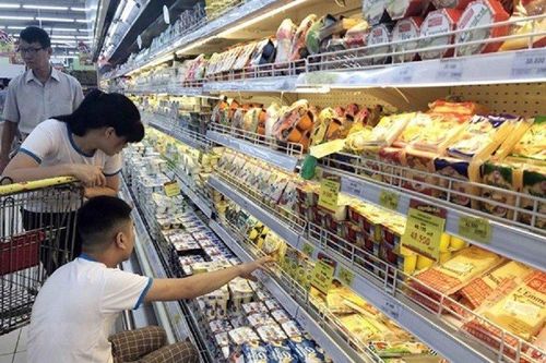Nhộn nhịp thị trường Rằm tháng 7, một số mặt hàng tăng giá