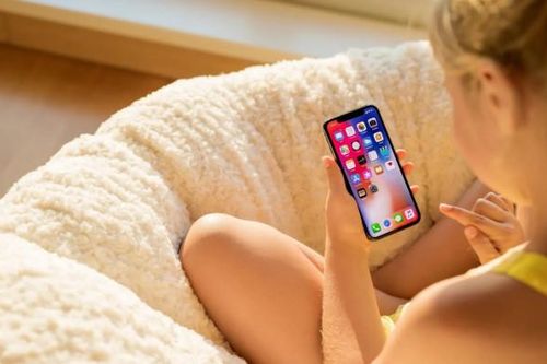 Smartphone Android hay iPhone, thứ nào phù hợp cho trẻ em hơn?