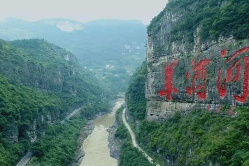 Dòng sông kỳ lạ cứ trời mưa là đổi sang màu đỏ như máu, vì sao?