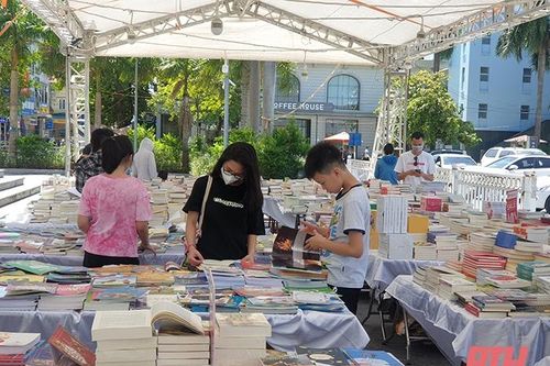 Những 'món nợ' khó đòi chồng cũ