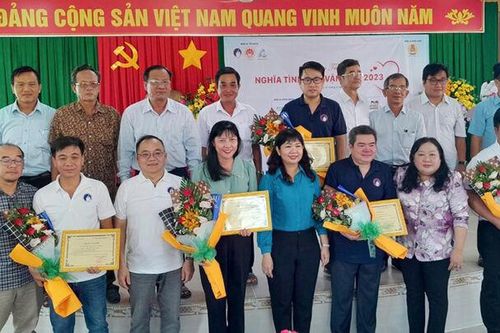 Ban Dân vận Tỉnh ủy An Giang tổ chức Chương trình 'Nghĩa tình dân vận' tại huyện Phú Tân