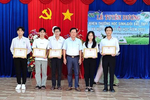 Phú Tân đẩy mạnh phong trào khuyến học, khuyến tài trước thềm năm học mới