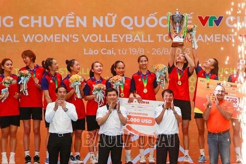 Nhiều giải thưởng được trao tại Giải Bóng chuyền nữ Quốc tế VTV Cup Ferroli 2023