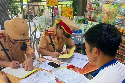 Xử lý nghiêm xe hợp đồng 'đội lốt' xe khách tuyến cố định