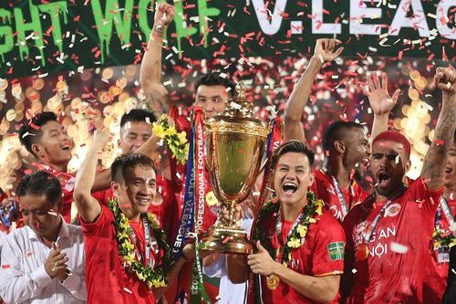 Khoảnh khắc Công an Hà Nội ăn mừng ngôi vương V-League
