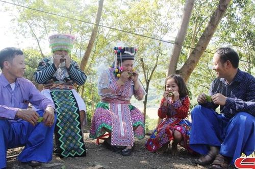 Độc đáo tiếng kèn lá của đồng bào dân tộc Mông
