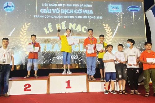 Cùng chơi mà học với cờ vua