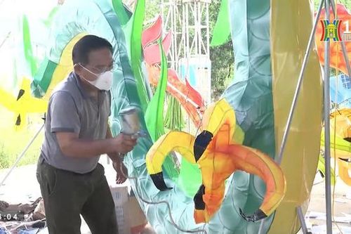 Rực rỡ những mô hình đèn trung thu khổng lồ