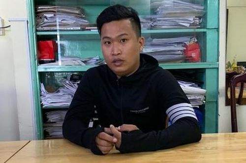 Phát hiện đối tượng chuyên dán 'quảng cáo bẩn', đã bị xử lý nhưng vẫn tái phạm