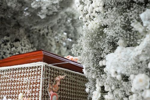 Choáng ngợp tang lễ giữa thiên đường hoa của doanh nhân Thái Lan
