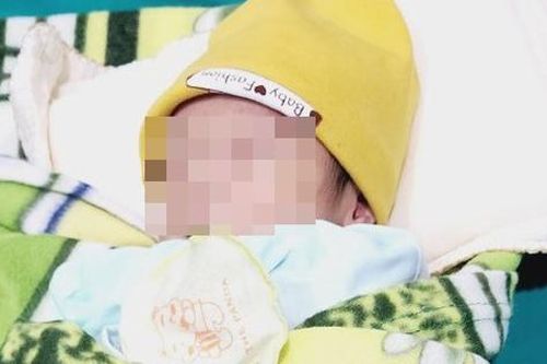 Cháu bé bị bỏ rơi trước cổng chùa ở Nghệ An: Bất ngờ với lý do của gia đình
