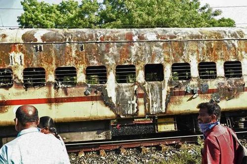 Toa tàu phát nổ rồi bốc cháy khiến 10 người tử vong thương tâm: Hành khách dùng trộm bình ga để pha trà