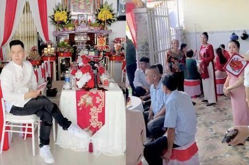 Đám cưới miền Tây bị cúp điện trước giờ làm lễ, chú rể ngoại quốc có quyết định khiến cả họ bất ngờ