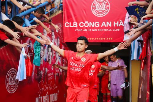 Khoảnh khắc đẹp ngày Công an Hà Nội đăng quang V-League