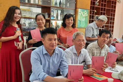 Ra mắt tuyển thơ NamKau 'Khúc dạo một con đường II'