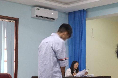 Nam sinh lớp 9 đâm thấu bụng bạn vì bị nhắc nhở việc nói chuyện riêng