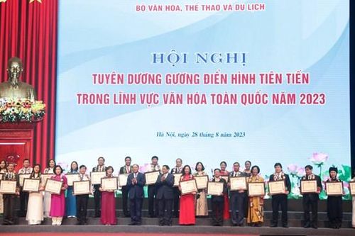 Tuyên dương những gương điển hình tiên tiến trong lĩnh vực văn hóa