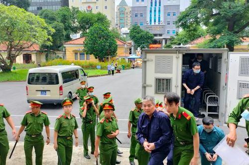 Xét xử 13 cựu công an bảo kê việc mua bán, sử dụng ma túy