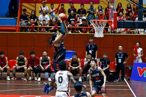 Thang Long Warriors bùng nổ trên vạch ba điểm