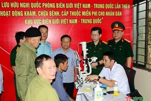 Tổ chức khám bệnh, cấp thuốc miễn phí cho đồng bào dân tộc khu vực biên giới huyện Mường Khương