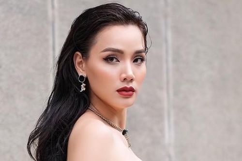 Trang Nhung xuống phố diện toàn đồ hiệu, nhan sắc xứng danh 'Đệ nhất mỹ nhân V-biz'