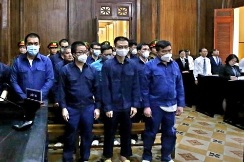 Vụ 13 cựu công an phường 'ăn tiền' tội phạm ma túy: Các bị cáo khai gì tại tòa?