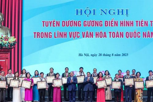 Lan tỏa mạnh mẽ những tấm gương đẹp, hành động đẹp vì tinh thần và khát vọng Việt Nam