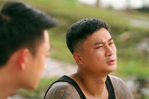 Làng trong phố tập 21: Hiếu - Hoài lại đụng độ sếp 'yêu râu xanh'