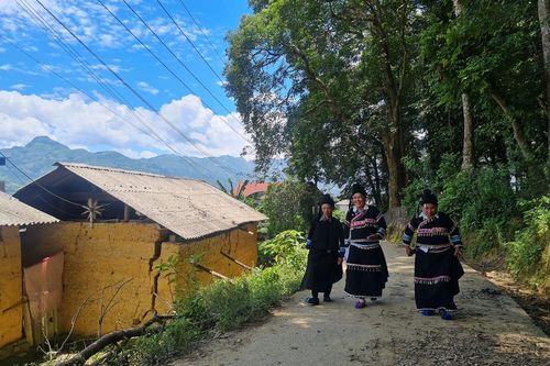 Tuyển chọn kịch bản để sản xuất phim tài liệu tuyên truyền về Chương trình mục tiêu quốc gia phát triển kinh tế, xã hội vùng dân tộc thiểu số và miền núi