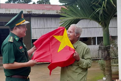 Động viên nhân dân tham gia bảo vệ chủ quyền, an ninh biên giới trên địa bàn huyện Hướng Hóa