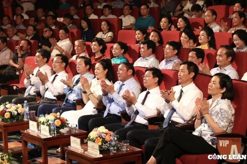 Hào hùng chương trình nghệ thuật đặc biệt 'Giai điệu Tổ quốc'