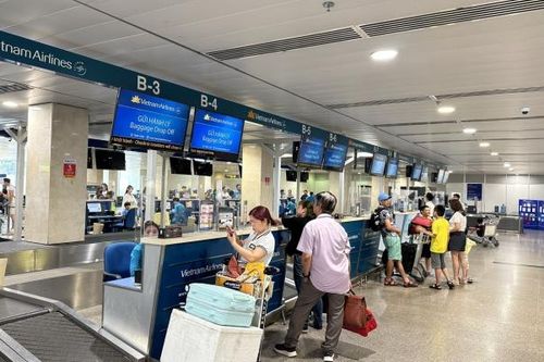TP HCM: Sân bay Tân Sơn Nhất dự kiến đón 130.000 khách ngày cao điểm dịp lễ 2/9