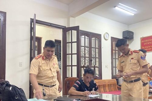 Phạt 7 triệu đồng và tước giấy phép lái xe 3 tháng với tài xế cản trở xe ưu tiên
