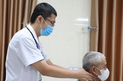Uống thuốc nam điều trị ung thư, người đàn ông gặp họa