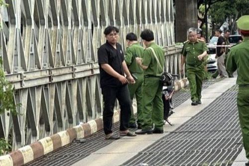 Tìm kiếm nam thanh niên ngã xe máy rơi xuống sông mất tích