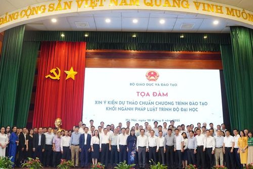 Góp ý xây dựng Chuẩn chương trình đào tạo khối ngành pháp luật trình độ Đại học