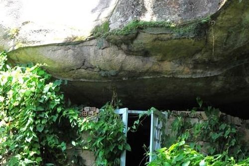 Hang đá núi Thị Vải