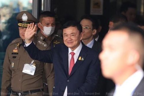Vừa vào tù, cựu Thủ tướng Thái Lan Thaksin đã nộp đơn xin ân xá