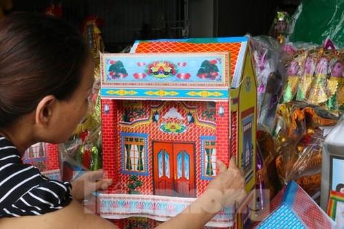 Tất bật dán ngựa vàng, biệt thự kịp ngày rằm tháng 7