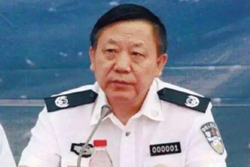 Bị tống tiền, quan tham Trung Quốc thẳng tay bắn chết bồ nhí từng đầu gối tay ấp