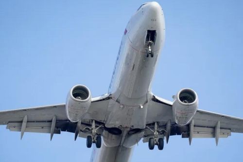 Bí ẩn chiếc máy bay chở đầy tiền, vũ khí và vàng không ai chịu nhận