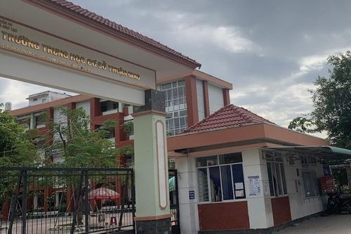 Thầy giáo ở Bình Dương bị 'tố' dâm ô với nam sinh cấp 2