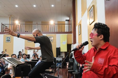 Hàng trăm nghệ sĩ tập luyện buổi đầu cho 'Điều còn mãi 2023'