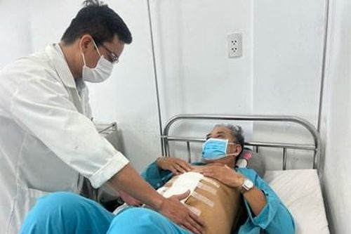 Phẫu thuật cắt gan cho bệnh nhân mắc ung thư gan và suy tim nặng