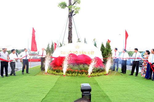 Tỉnh Hải Dương tổ chức gắn biển công trình Đại lộ Võ Văn Kiệt