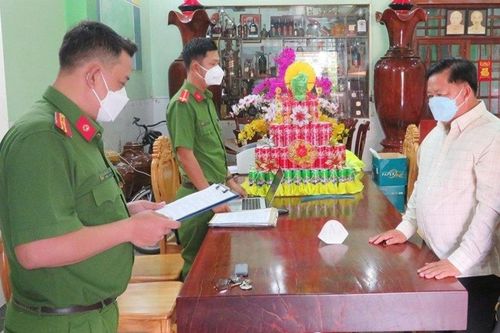 An Giang: Cựu Trưởng phòng CSGT can thiệp cấp sai hơn 5.000 biển số đẹp như thế nào?